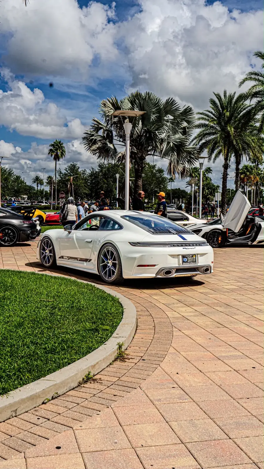 White Porsche Carrera photographed by CarsByLens